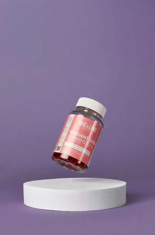 Bote de Chic & Love Radiant Skin gummies para piel firme y luminosa